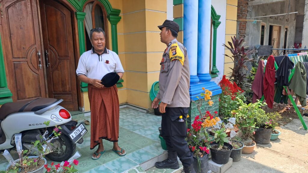 Bhabinkamtibmas Polsek Cikeusik Sambangi Tokoh Agama di Desa Binaan 10 WhatsApp Image 2024 06 15 at 18.03.33