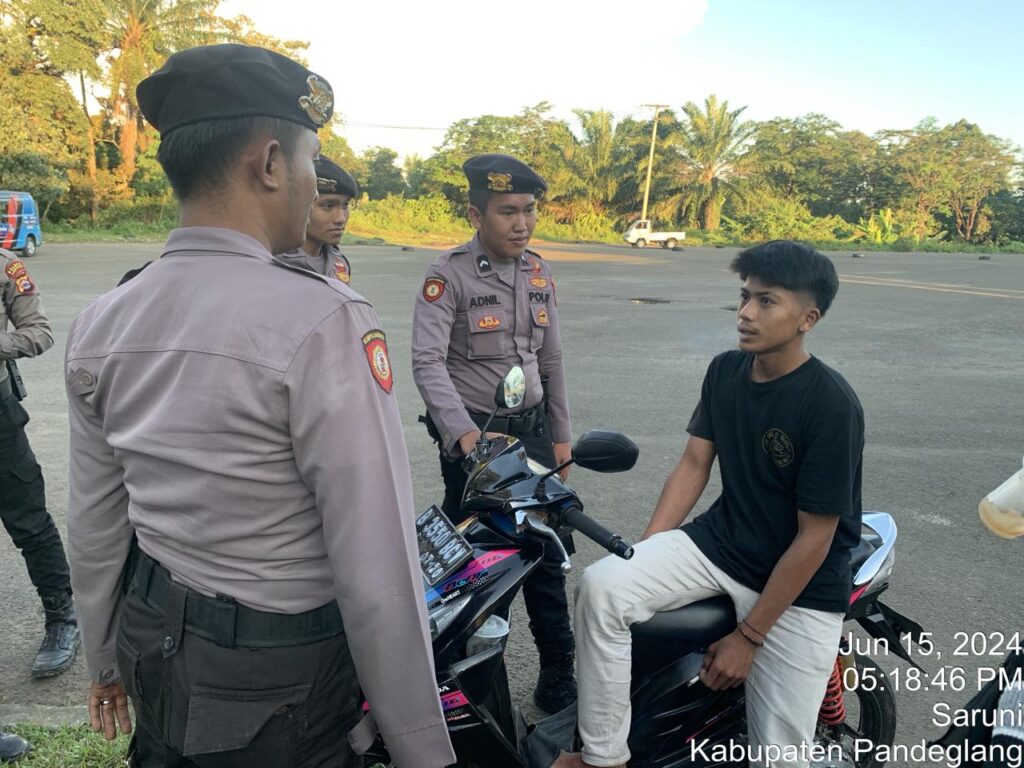 Sat Samapta Polres Pandeglang Berikan Edukasi kepada Remaja di Stadion Badak Pandeglang 10 WhatsApp Image 2024 06 15 at 18.44.08