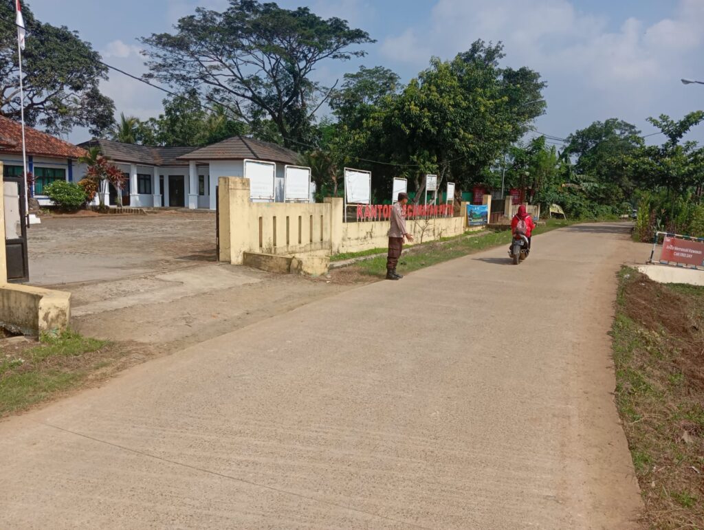 Cegah GKTM Bhabinkamtibmas Polsek Patia Laksanakan Strong Point Sore 7 WhatsApp Image 2024 06 15 at 18.50.09