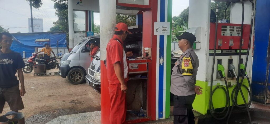 Personil Polsek Picung Polres Pandeglang Lakukan Patroli Rutin di SPBU Picung 6 WhatsApp Image 2024 06 16 at 07.24.51