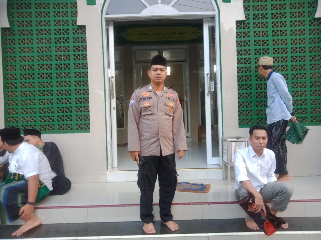 Polsek Menes Polres Pandeglang Amankan Pelaksanaan Shalat Idul Adha di Masjid Amalussolihin Kadu Bangkong 8 WhatsApp Image 2024 06 17 at 11.55.14
