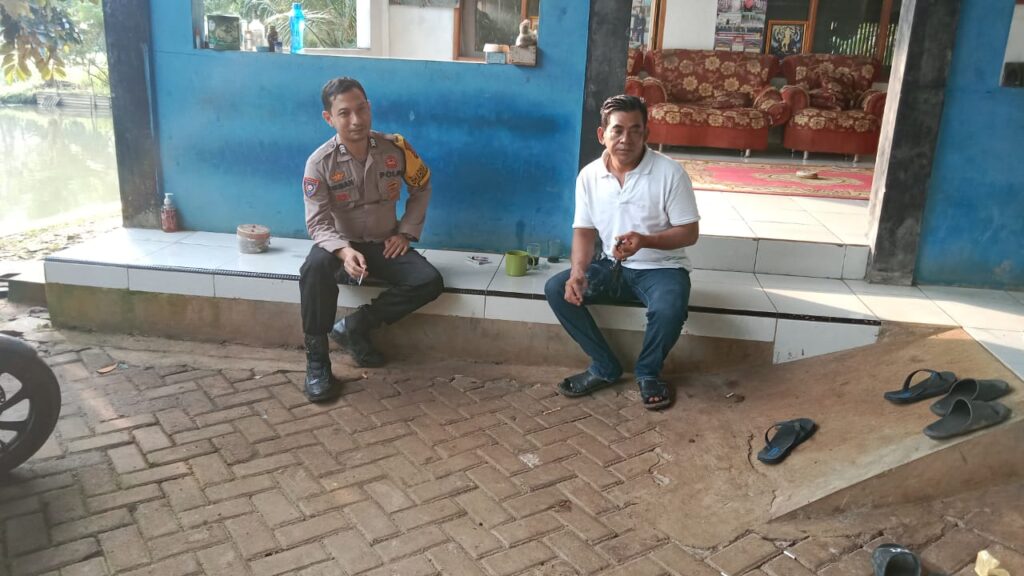 Polsek Menes Lakukan Sambang Kepada Mantan Kepala Desa Alas Wangi 6 WhatsApp Image 2024 06 17 at 12.02.59