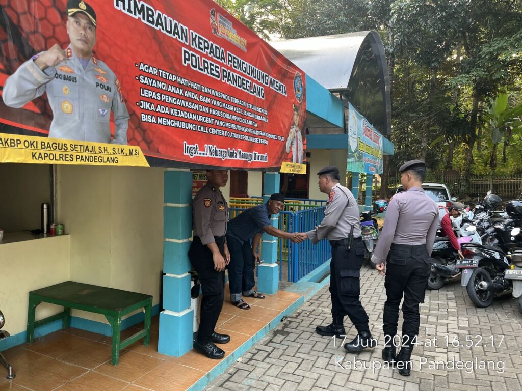 Sat Samapta Polres Pandeglang Gelar Patroli Wisata pada Libur Idul Adha 1445 H 7 WhatsApp Image 2024 06 17 at 18.51.26