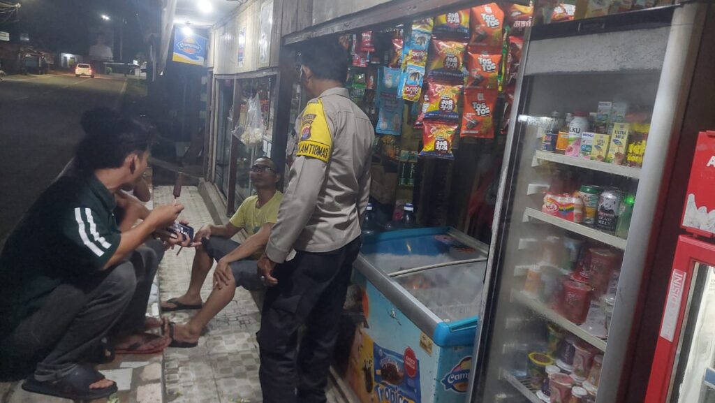 Personil Polsek Carita Lakukan Patroli Malam untuk Meningkatkan Keamanan 1 WhatsApp Image 2024 06 19 at 01.15.14