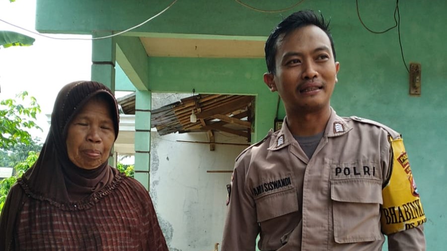 Silaturahmi Bhabinkamtibmas Polsek Cadasari, Bripka Adi Siswadi, dengan Ibu-Ibu di Desa 5 WhatsApp Image 2024 06 19 at 09.06.54