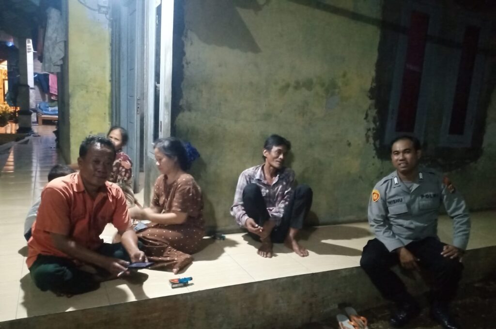 Pelayanan Masyarakat Polsek Cadasari Sambang dan Patroli untuk Kenyamanan Warga 2 WhatsApp Image 2024 06 19 at 09.11.49