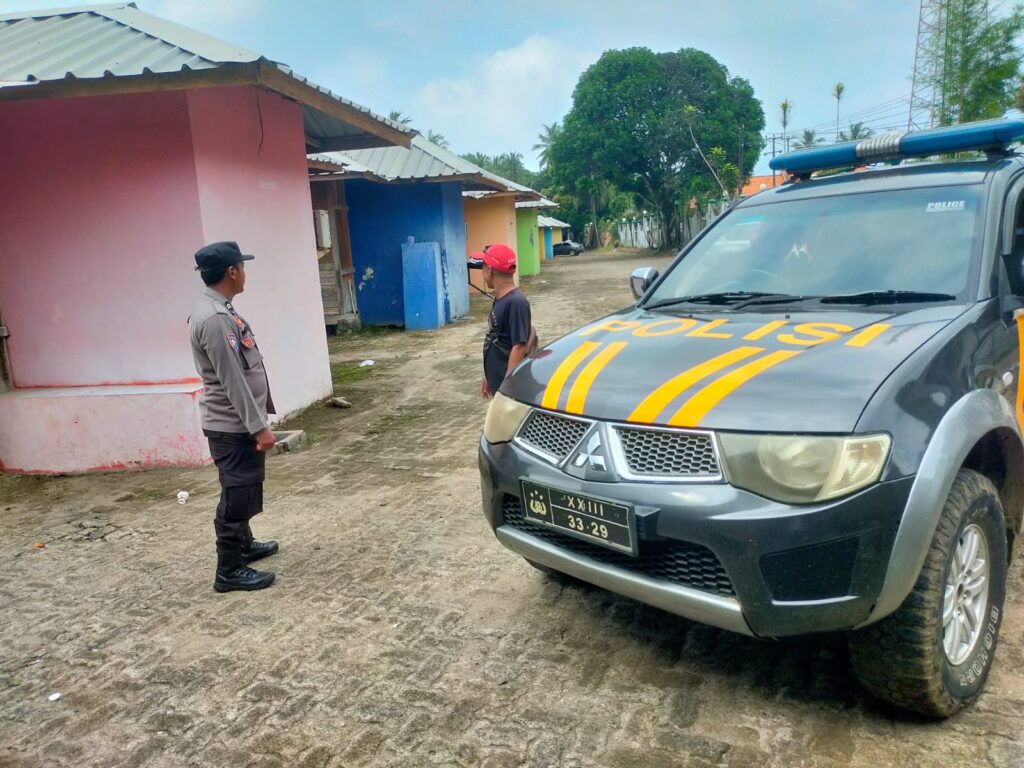 Polsek Cikeusik Gelar Patroli Siang dan Sambangi Masyarakat Desa Cikeusik 9 WhatsApp Image 2024 06 19 at 12.00.33