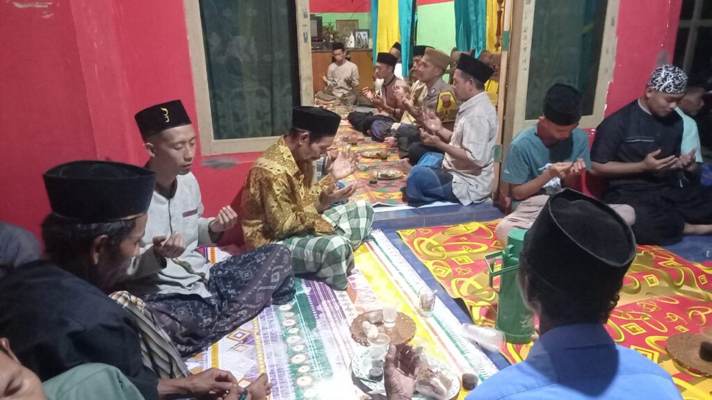 Personil Polsek Carita Menjadi Bagian Pengajian Mingguan di Kecamatan Carita 7 WhatsApp Image 2024 06 20 at 05.55.01