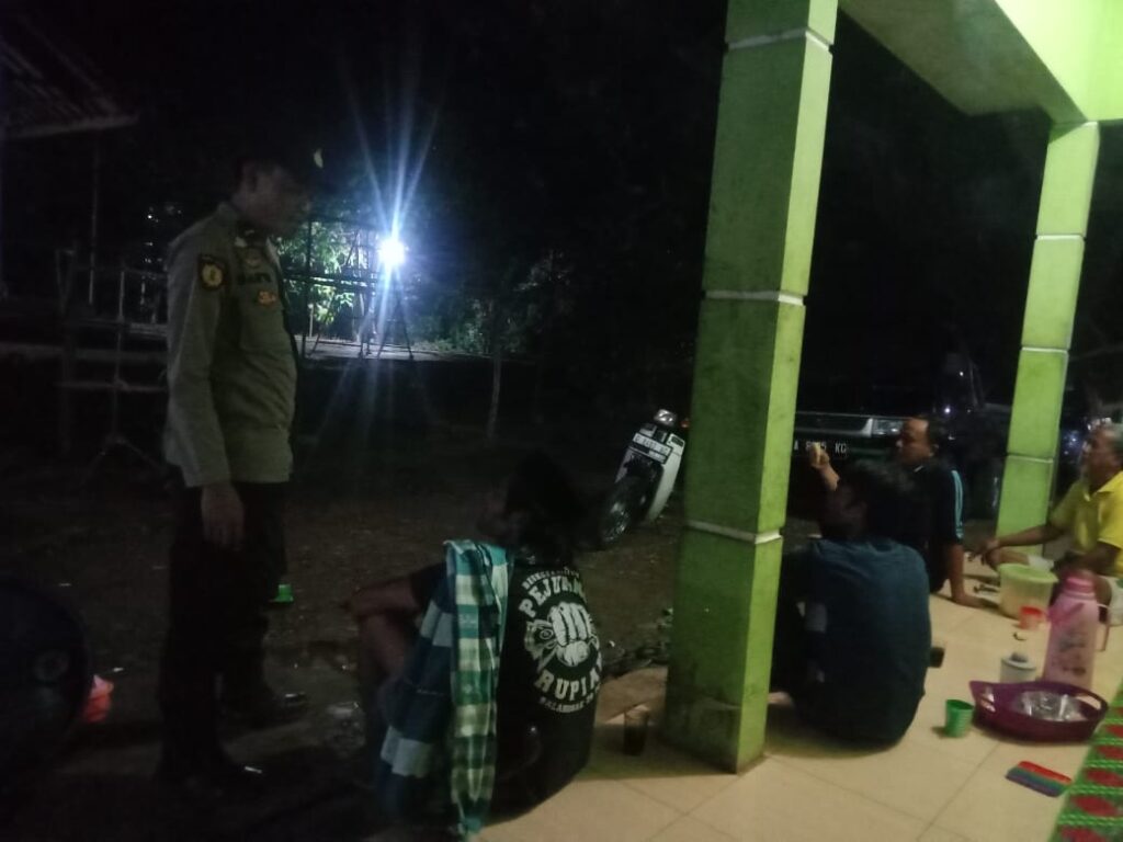 Polsek Jiput Polres Pandeglang Gelar Patroli Malam untuk Tekan Tindak Kriminalitas dan Berikan Rasa Aman kepada Masyarakat 8 WhatsApp Image 2024 06 20 at 06.45.15
