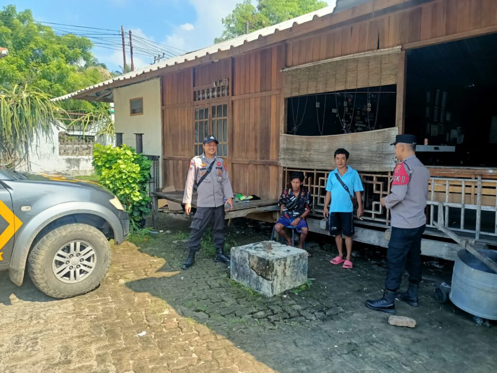 Anggota Polsek Cikeusik Polres Pandeglang Gelar Patroli, Sambang, dan Himbauan Kamtibmas untuk Wujudkan Situasi Aman dan Kondusif 5 WhatsApp Image 2024 06 20 at 11.27.51