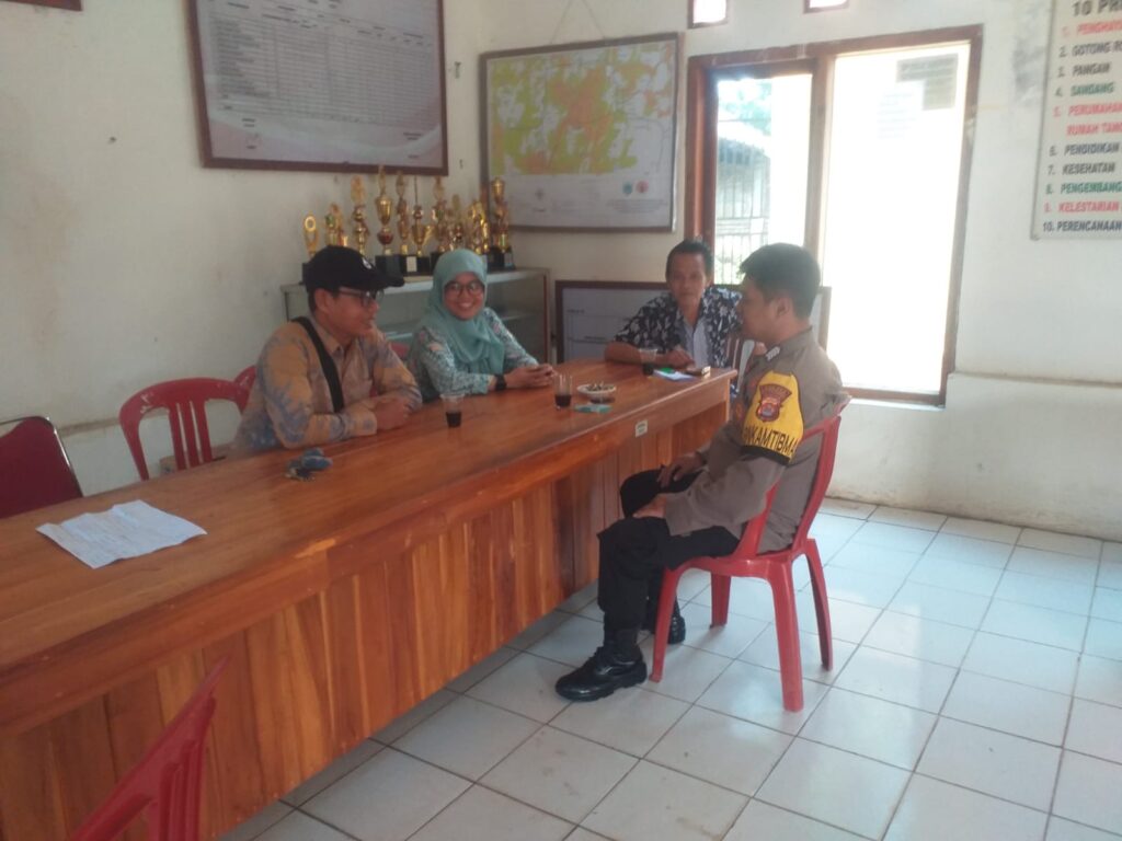 Polsek Menes Sambangi Desa Purwaraja untuk Jalin Silaturahmi dan Ciptakan Kamtibmas yang Kondusif 5 WhatsApp Image 2024 06 20 at 13.29.36