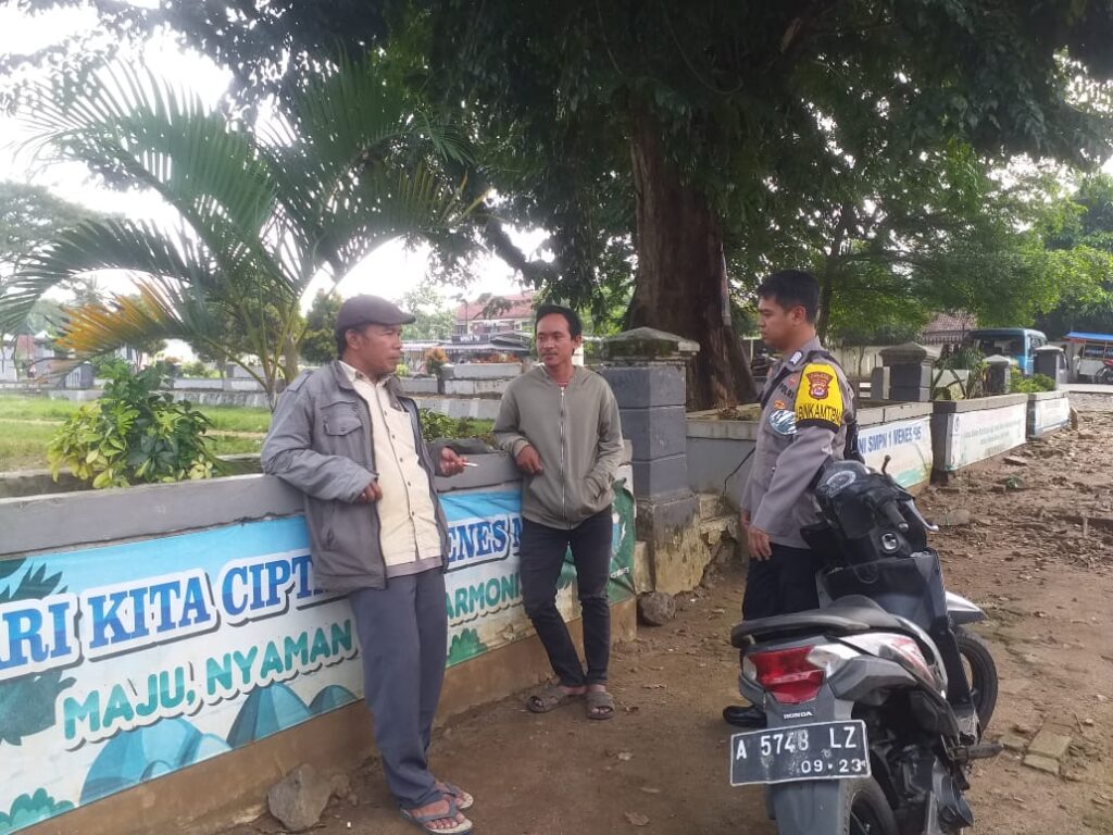 Polsek Menes Polres Pandeglang Gelar Sambang dan Himbauan Lalu Lintas di Alun-alun Menes 1 WhatsApp Image 2024 06 20 at 13.50.14