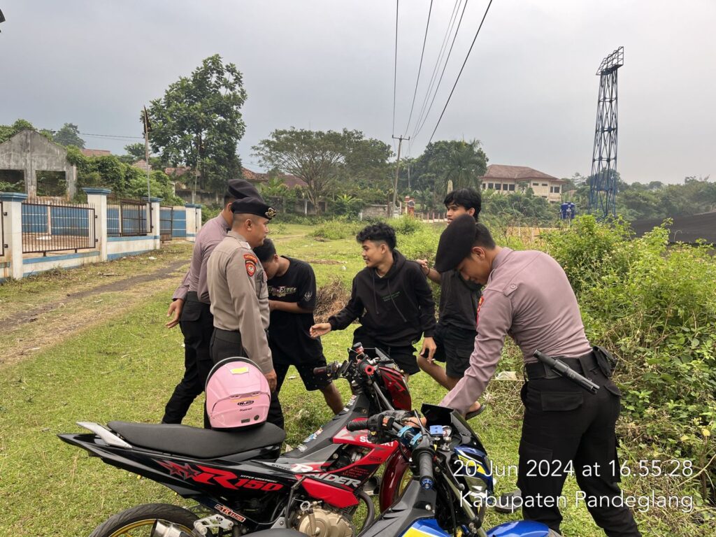 Antisipasi Balap Liar di Stadion Badak Pandeglang, Sat Samapta Polres Pandeglang Sambangi Remaja dan Berikan Edukasi 9 WhatsApp Image 2024 06 20 at 18.34.56