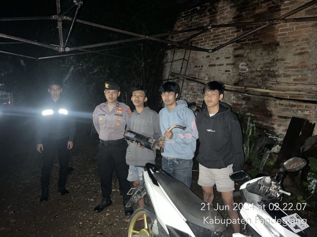 Sat Samapta Polres Pandeglang Himbau Pemuda untuk Tidak Melakukan Aksi Balap Liar dan Menggunakan Knalpot Brong 4 WhatsApp Image 2024 06 21 at 03.52.24