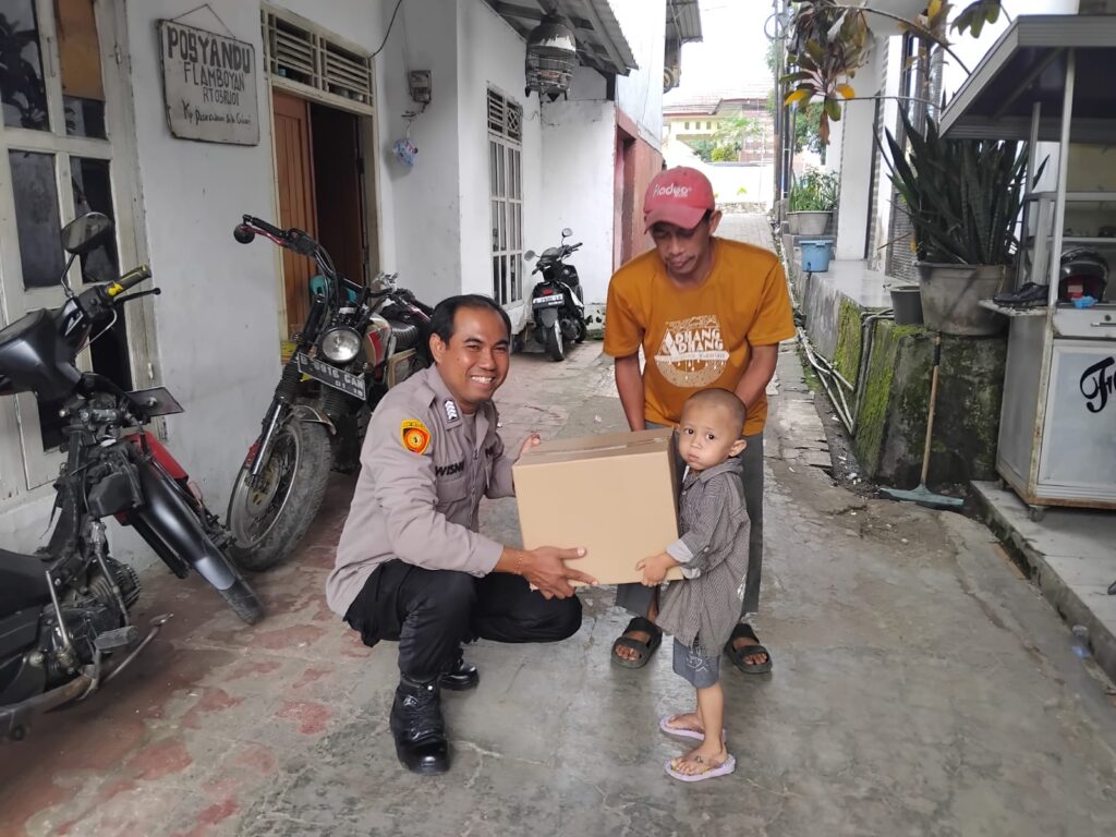 Polsek Cadasari Berikan Bantuan Sosial untuk Anak Stunting 7 WhatsApp Image 2024 06 21 at 07.38.21