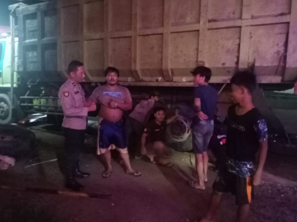 Polsek Saketi Polres Pandeglang Gelar Patroli Malam Dialogis Ciptakan Kondusifitas 8 WhatsApp Image 2024 06 21 at 09.06.43