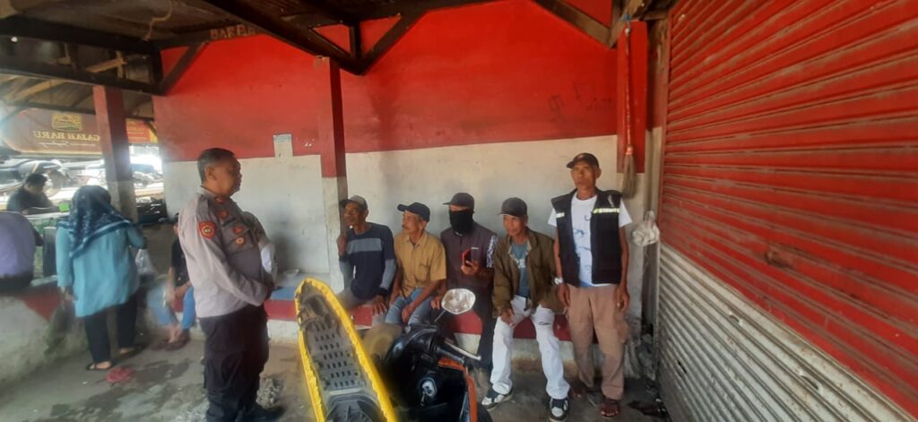 Kapolsek Bojong Polres Pandeglang Berikan Himbauan Kamtibmas kepada Ojek di Wilayah Hukum Polsek Bojong 7 WhatsApp Image 2024 06 21 at 10.17.53