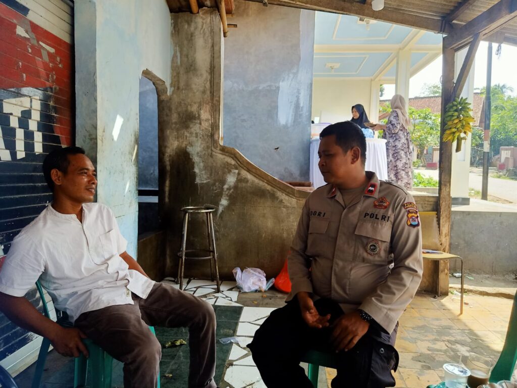 Kanit Binmas Polsek Cadasari Aipda Dori Erikson Menghadiri Acara Khitanan Warga 7 WhatsApp Image 2024 06 22 at 08.40.57