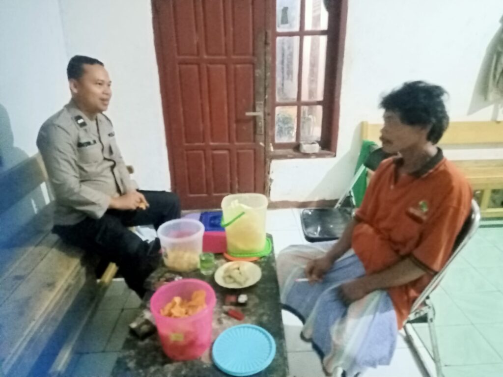 Anggota Polsek Cadasari Sambangi Rumah Warga, Tingkatkan Kedekatan dan Keamanan 4 WhatsApp Image 2024 06 22 at 08.41.59