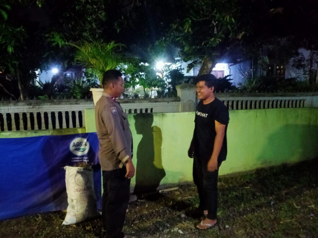 Kanit Binmas Polsek Cadasari, Aipda Dori Erikson, Sambangi Warga untuk Tingkatkan Keamanan Lingkungan 3 WhatsApp Image 2024 06 22 at 08.42.24