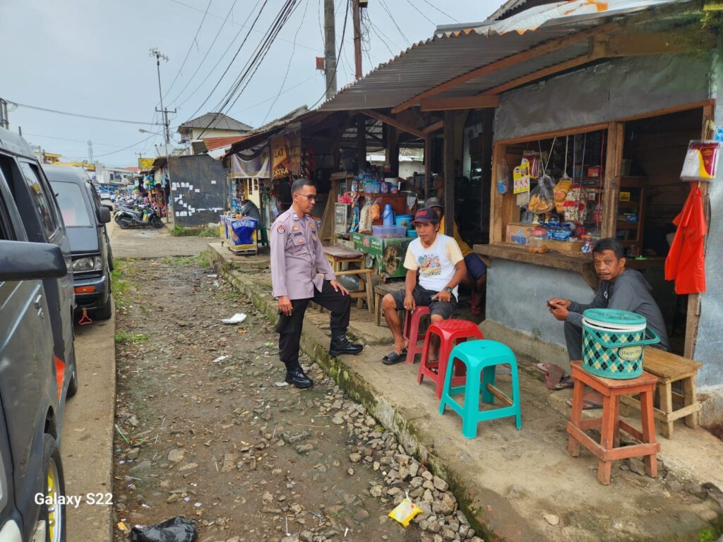 Edukasi Lalulintas, Polsek Menes Beri Penyuluhan Kepada Supir Angkot 2 WhatsApp Image 2024 06 22 at 13.22.08