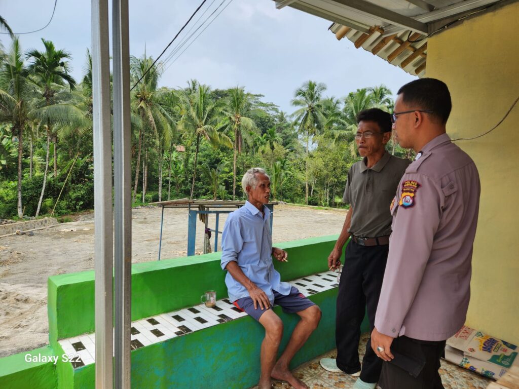Polsek Menes Gelar Patroli Dialogis dan Himbauan Kamtibmas di Desa Cilabanbulan 9 WhatsApp Image 2024 06 22 at 13.44.50