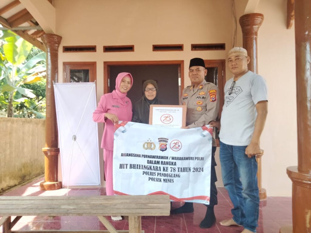 Polsek Menes Polres Pandeglang Gelar Anjangsana dan Bansos dalam Rangka HUT Bhayangkara ke-78 8 WhatsApp Image 2024 06 22 at 14.01.05
