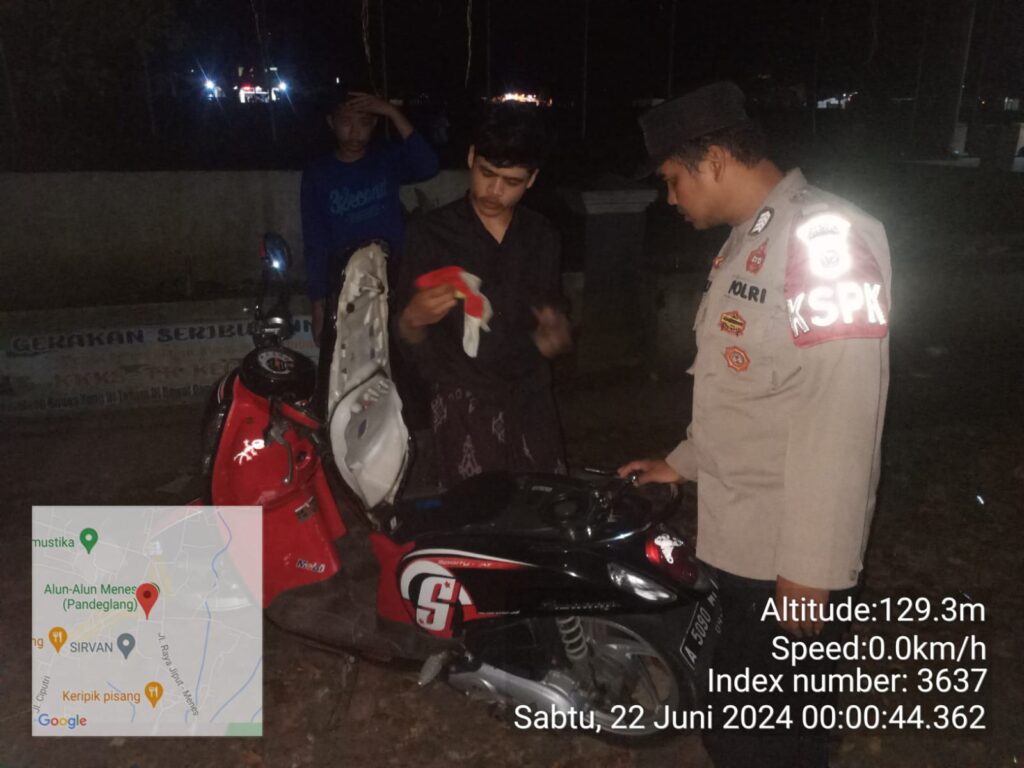 Polsek Menes Gelar Patroli Malam, Sasar Pemuda Nongkrong dan Periksa Kendaraan 2 WhatsApp Image 2024 06 22 at 14.13.15