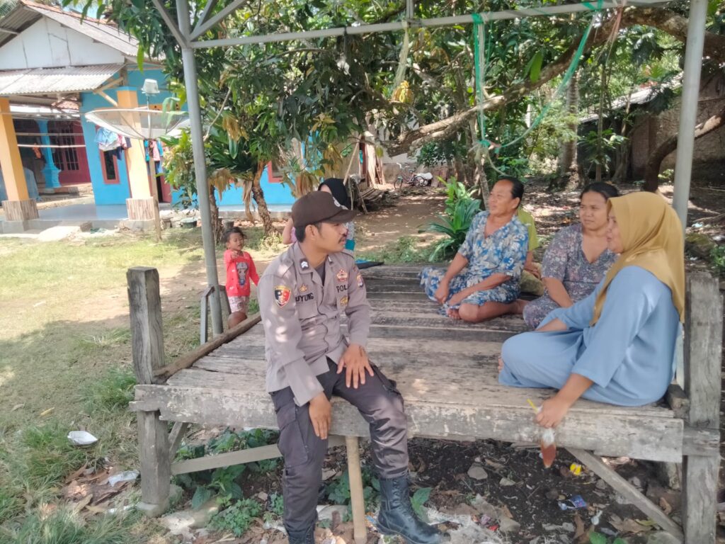 Bhabinkamtibmas Polsek Patia Keliling Sambangi Warga Berikan Edukasi Terkini 4 WhatsApp Image 2024 06 22 at 16.30.07