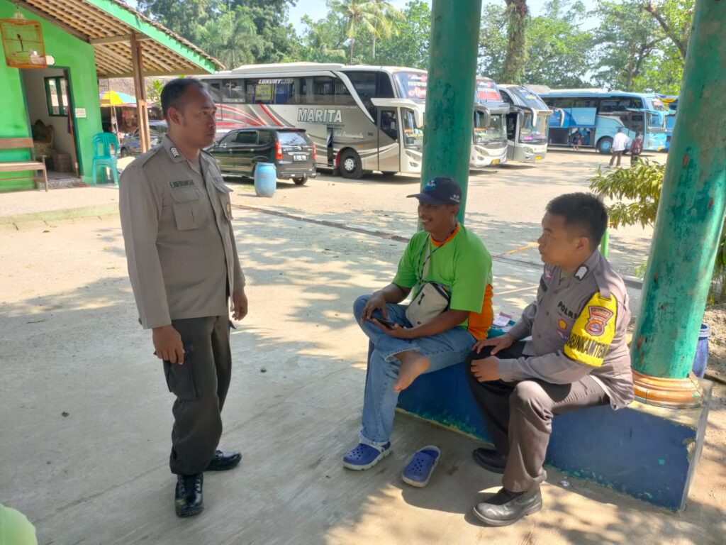Personil Polsek Carita Melaksanakan Patroli Wisata di Pantai Pasir Putih Carita 3 WhatsApp Image 2024 06 22 at 16.32.21