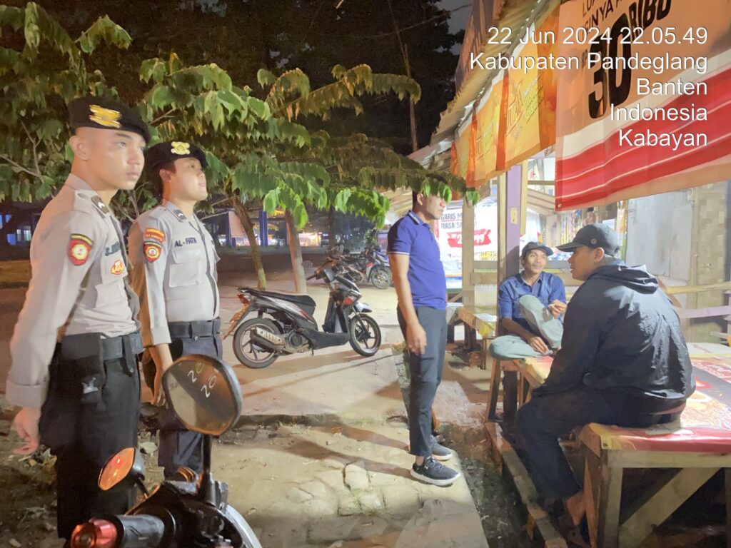 Sat Samapta Polres Pandeglang Laksanakan Patroli Malam Akhir Pekan di Terminal Kadubanen 6 WhatsApp Image 2024 06 23 at 05.17.08