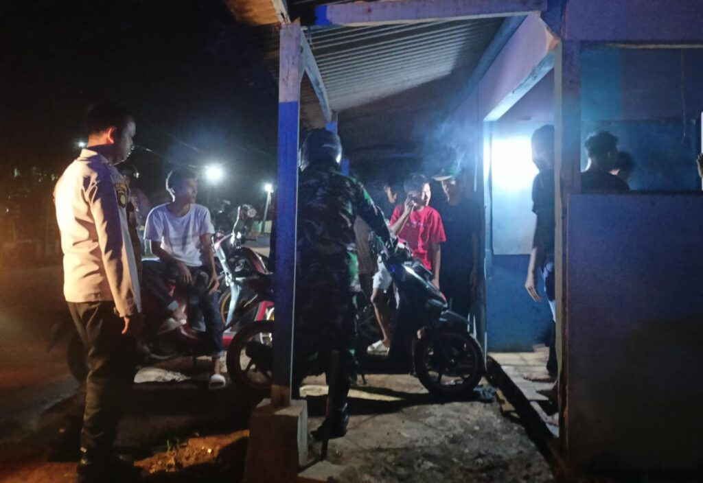 Polsek Bojong dan Koramil Berkolaborasi Gelar Patroli Malam Akhir Pekan 5 WhatsApp Image 2024 06 23 at 09.03.22