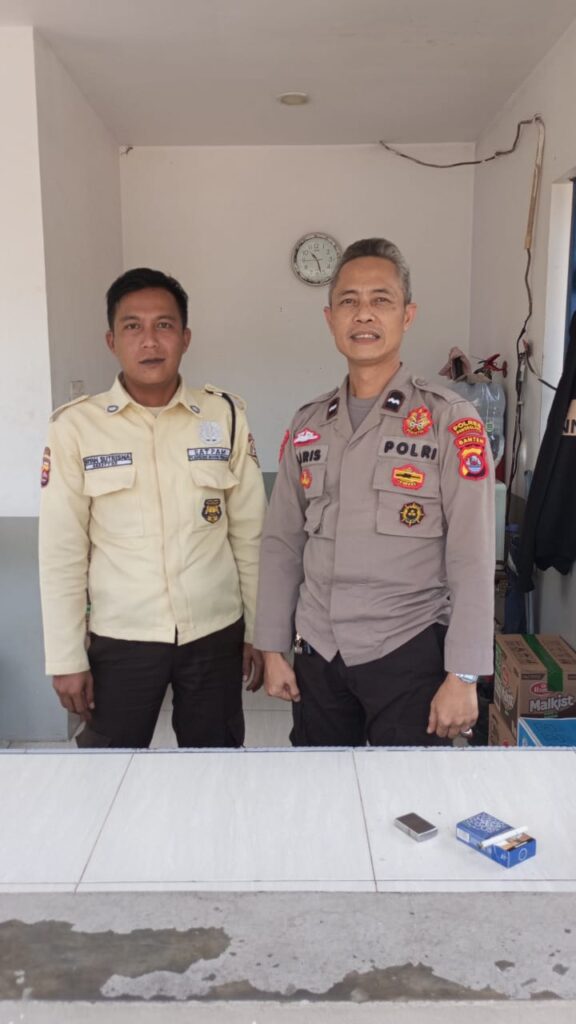 Bhabinkamtibmas Polsek Cadasari Aipda Ibnu Haris Kontrol Satpam PT CNS 6 WhatsApp Image 2024 06 23 at 12.08.04
