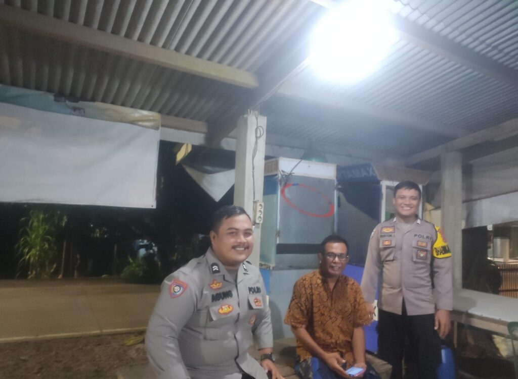Anggota Piket Polsek Angsana Polres Pandeglang Laksanakan Patroli Dialogis di Desa Angsana 8 WhatsApp Image 2024 06 24 at 01.39.25