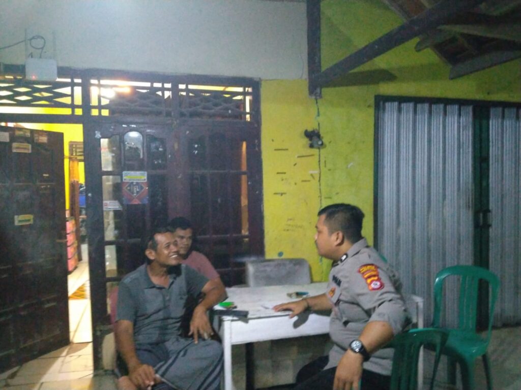 Bhabinkamtibmas Polsek Angsana Polres Pandeglang Sambangi Masyarakat Desa Angsana dan Sampaikan Pesan Kamtibmas 9 WhatsApp Image 2024 06 24 at 01.39.34