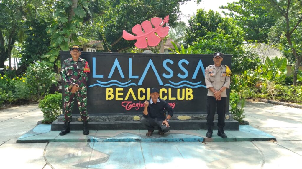 Polsek Panimbang Laksanakan Patroli Wisata Akhir Pekan di Pantai Larassa 10 WhatsApp Image 2024 06 24 at 02.01.02