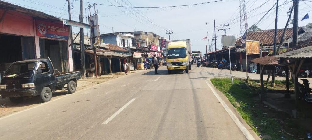 Polsek Bojong Polres Pandeglang Gelar Rutinitas Pengaturan Lalu Lintas pada Senin Pagi 3 WhatsApp Image 2024 06 24 at 08.02.39