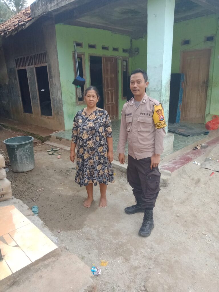 Kunjungan Bhabinkamtibmas Polsek Cadasari: Wujud Kedekatan Polisi dengan Masyarakat 6 WhatsApp Image 2024 06 24 at 09.23.08