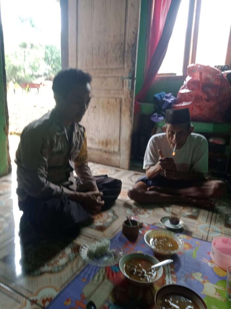 Kegiatan Sambang Bhabinkamtibmas Polsek Cadasari Tingkatkan Keamanan dan Kebersamaan Warga 5 WhatsApp Image 2024 06 24 at 09.23.31