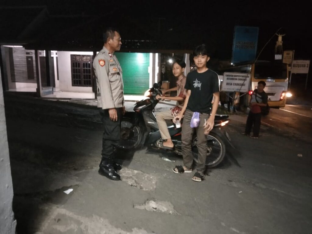 Polsek Cadasari Laksanakan Patroli dan Berikan Himbauan kepada Pemuda 9 WhatsApp Image 2024 06 24 at 09.25.21