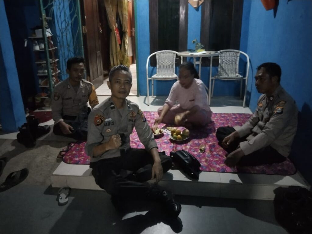 Patroli Polsek Cadasari Sambangi Rumah Warga, Tingkatkan Kemitraan dengan Masyarakat 7 WhatsApp Image 2024 06 24 at 09.25.45
