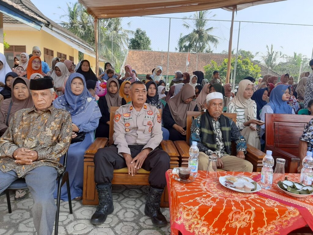 Kapolsek Bojong Polres Pandeglang Hadiri Tasyakuran Pelepasan dan Kenaikan Kelas Madrasah Tsanawiyah Marlul Anwar Kecamatan Bojong 4 WhatsApp Image 2024 06 24 at 12.35.00