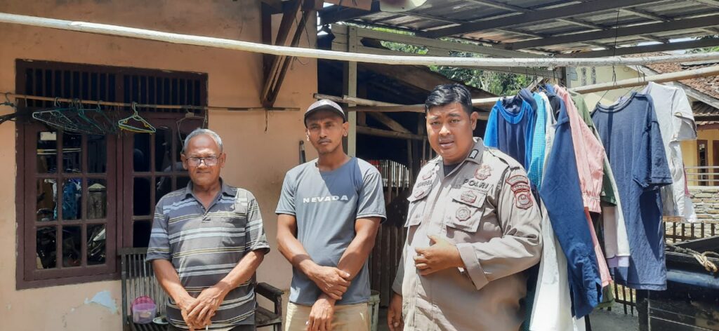 Bhabinkamtibmas Polsek Bojong Polres Pandeglang Sambangi Warga Binaan untuk Menciptakan Kondusifitas Wilayah 5 WhatsApp Image 2024 06 24 at 12.35.27