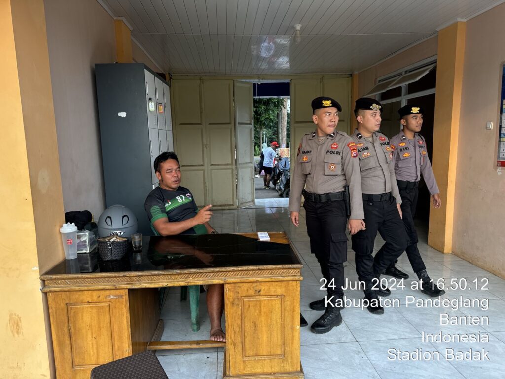 Sat Samapta Polres Pandeglang Sambangi Pengelola Stadion Badak, Sampaikan Pesan Kamtibmas 1 WhatsApp Image 2024 06 24 at 19.15.05