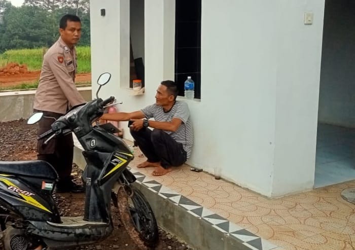Polsek Menes Gelar Patroli Dialogis dan Himbauan Lalu Lintas di Desa-desa 10 WhatsApp Image 2024 06 25 at 12.55.21