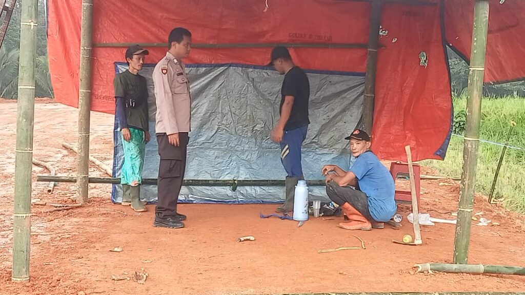 Polsek Menes Gelar Patroli Dialogis dan Himbauan Kamtibmas di Perkampungan 9 WhatsApp Image 2024 06 25 at 12.59.01
