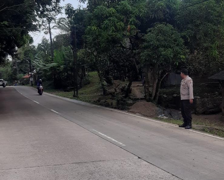 Cegah Laka Lantas, Anggota Piket Polsek Angsana Polres Pandeglang Laksanakan Strongpoint Sore 4 WhatsApp Image 2024 06 25 at 22.44.57