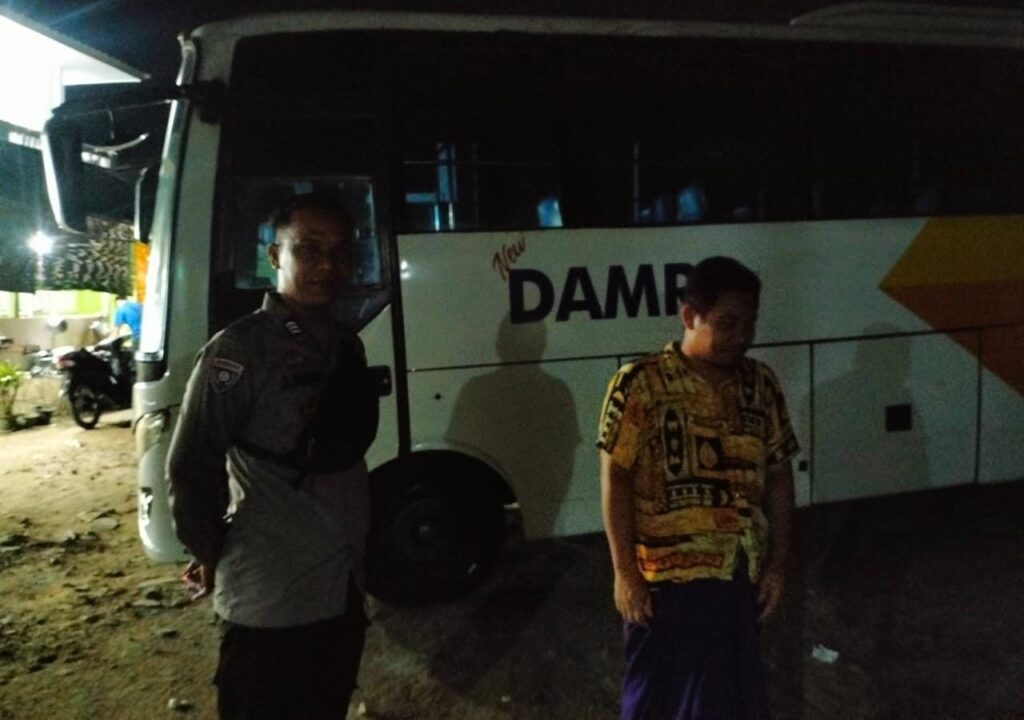 Bhabinkamtibmas Polsek Angsana Polres Pandeglang Sambangi Masyarakat Desa Angsana dan Sampaikan Pesan Kamtibmas 3 WhatsApp Image 2024 06 25 at 22.45.17