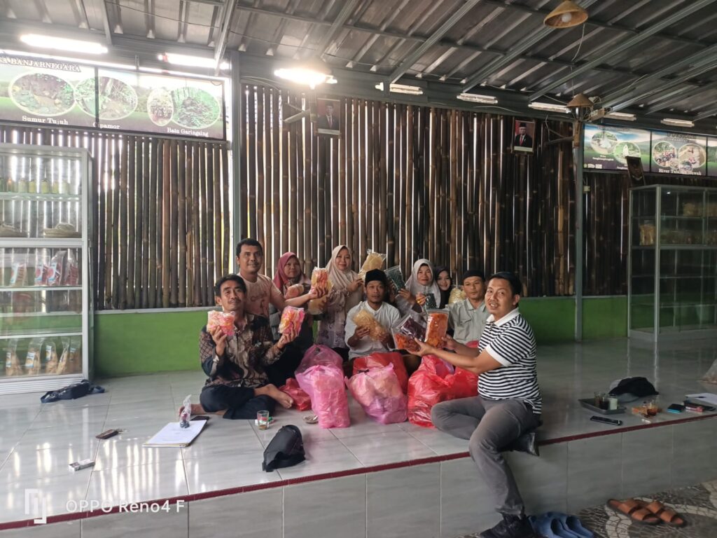Polsek Pulosari Bersama Camat dan Danposmil Gelar Rapat Koordinasi 10 WhatsApp Image 2024 06 26 at 01.35.42