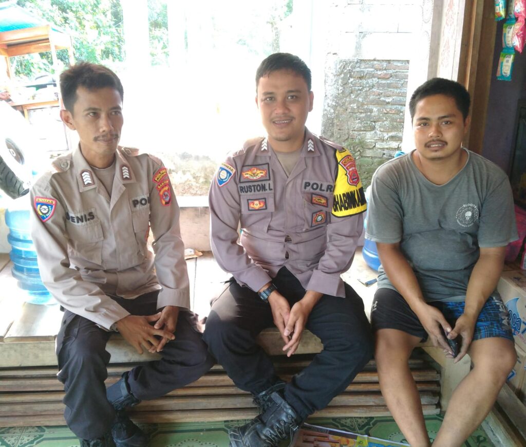Sambangi Masyarakat Desa Padaherang, Bhabinkamtibmas Polsek Angsana Polres Pandeglang Sampaikan Pesan Kamtibmas 4 WhatsApp Image 2024 06 26 at 05.31.27